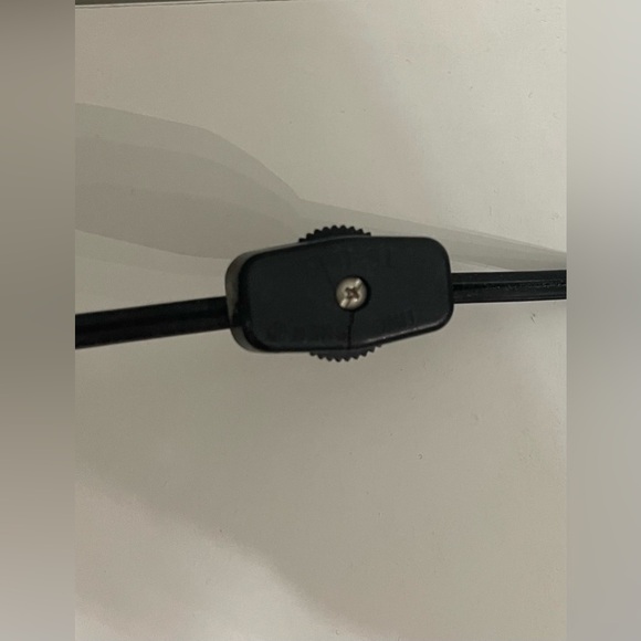 Himalayan Crystal Salt Lamp - Picture 7 of 9